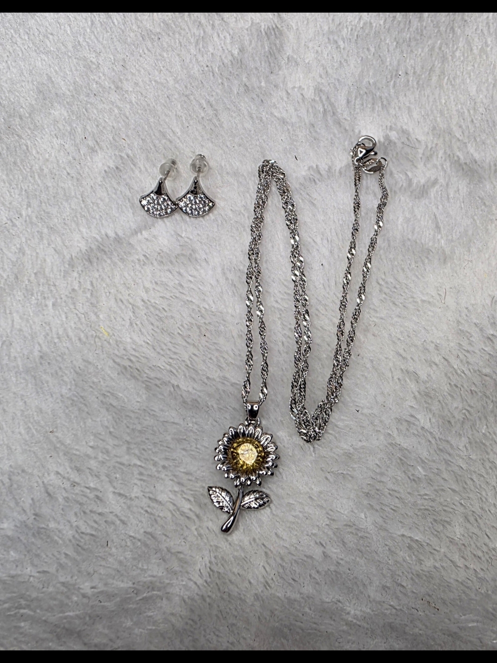 Moussanite Sunflower Pendant Necklace With Fan Earrings